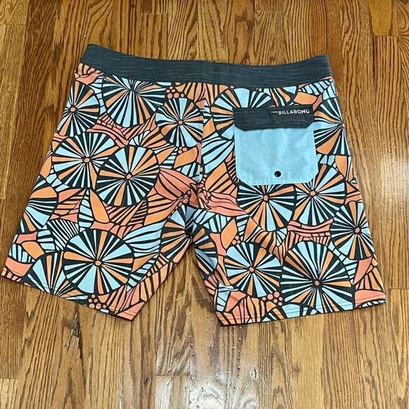 Billabong Platinum Sundays Board Shorts. Size 36. - Picture 2 of 7